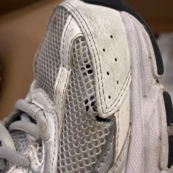 Sneaks Up Mağazalarındaki İletişim Sorunu Ve New Balance 530 Ayakkabısının Hızlı Yırtılması