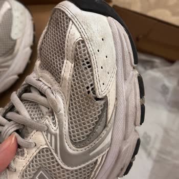 Sneaks Up Mağazalarındaki İletişim Sorunu Ve New Balance 530 Ayakkabısının Hızlı Yırtılması