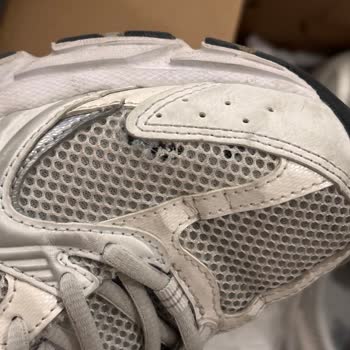 Sneaks Up Mağazalarındaki İletişim Sorunu Ve New Balance 530 Ayakkabısının Hızlı Yırtılması