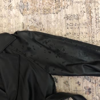 Trendyol'da Satın Alınan Stradivarius Trençkotta Renk Değişimi Ve Soyulma
