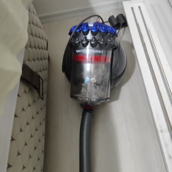 Dyson Süpürgenin Boru Bağlantısı Zayıf Yapışkan Nedeniyle Ayrıldı Ve Ücretsiz Değişim Talep Ediyor