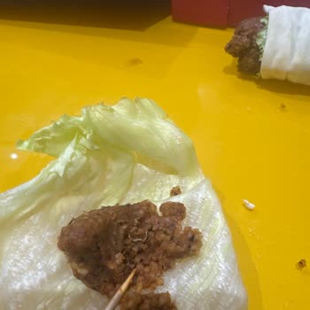 Çiğ Köfte İçinde Kurt Ve Restorandan Kaba Tutum