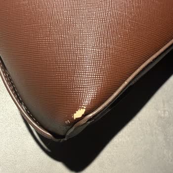 Calvin Klein Tasche nach kurzer Zeit gerissen und abgenutzt