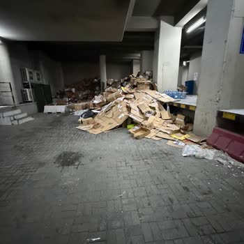 Olivium AVM Mal Kabul Alanı Çöplerle Dolu, Hijyen Tamamen Yok