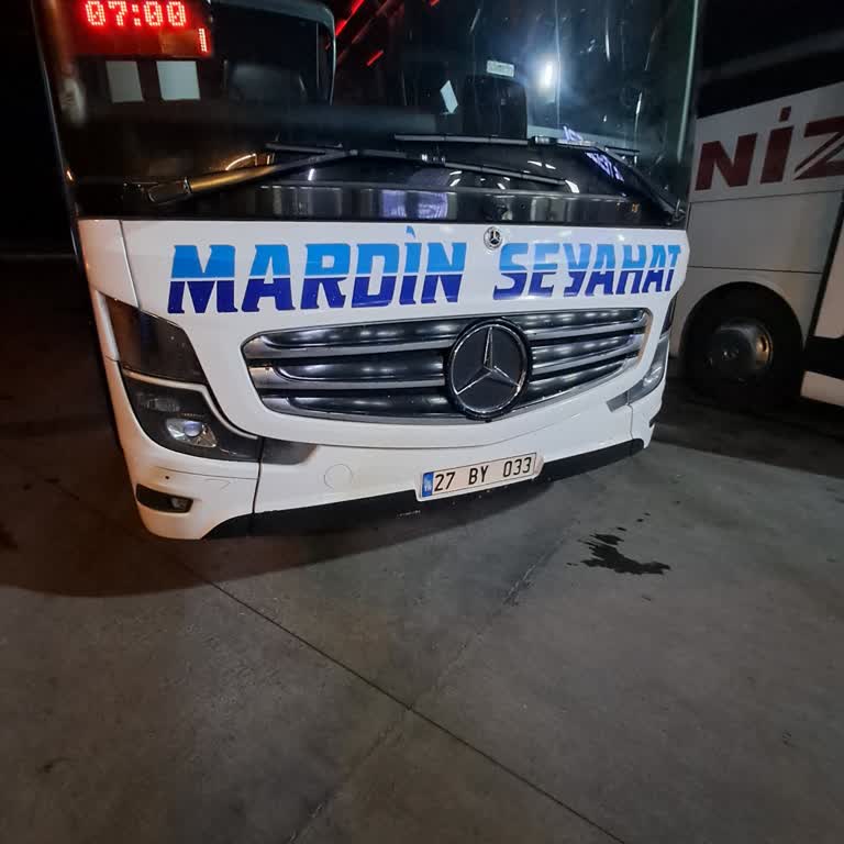 Mardin Seyahat Otobüsünde Muavinin Saygısız Ve Hedef Gösterici Davranışı