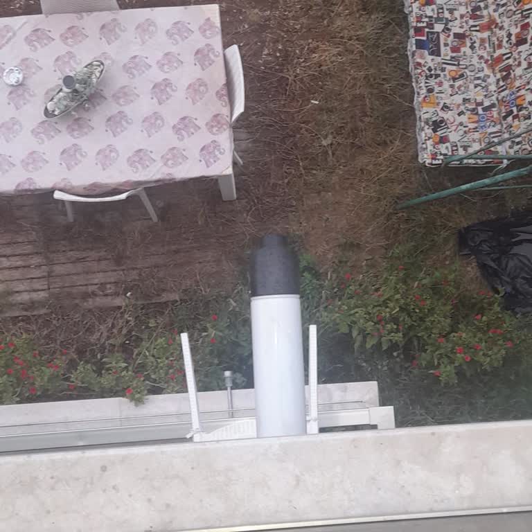 Balkonuma Yapışık Doğalgaz Bacası Hayati Güvenliğimi Tehdit Ediyor