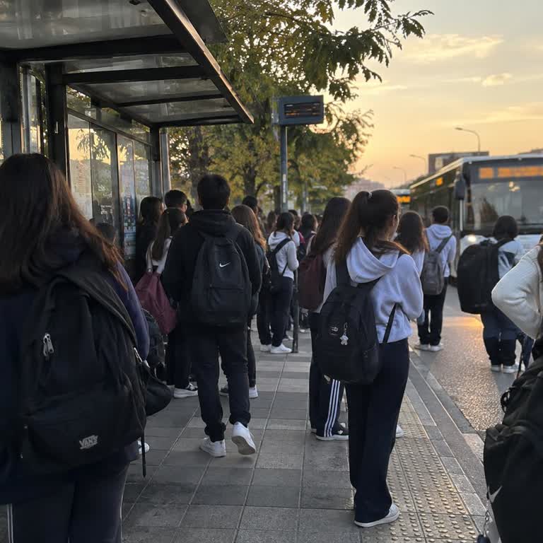 B33K Hattında Yetersiz Sefer Ve Aşırı Dolu Otobüsler Öğrenci Mağduriyetine Yol Açıyor