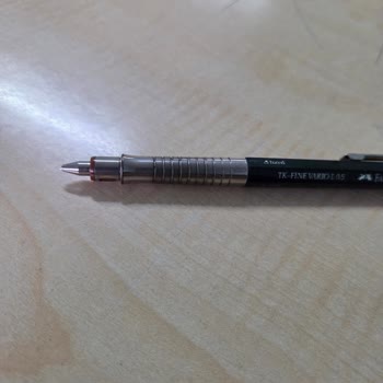 Kalemin Uç Kısmı Kendi Kendine Kırıldı Ve Değişim Talep Ediyorum