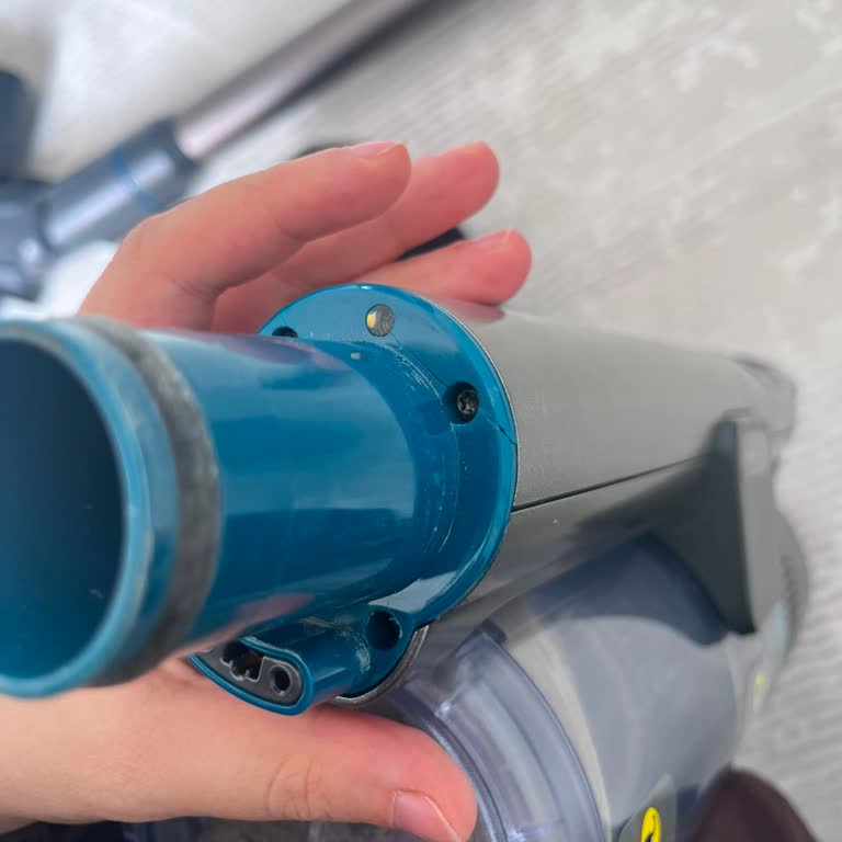 Philips Dikey Süpürge Plastik Parçası Kısa Sürede Kırıldı