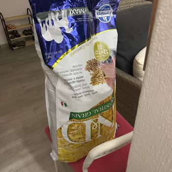 Kutu İçinde Farklı Mama Karışımı Çıktı Yeni Ve Doğru Ürün Talebi