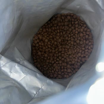 Kutu İçinde Farklı Mama Karışımı Çıktı Yeni Ve Doğru Ürün Talebi