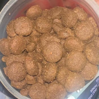 Kutu İçinde Farklı Mama Karışımı Çıktı Yeni Ve Doğru Ürün Talebi