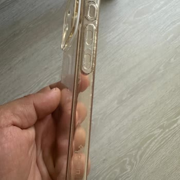 Spigen Şeffaf Kılıf 8 Ayda Sararıp Kalite Beklentilerini Bozdu