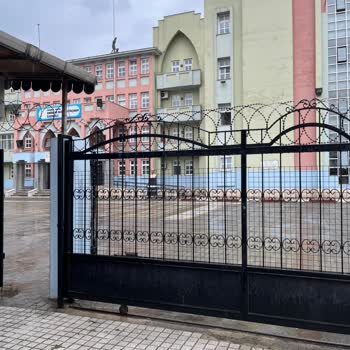 Okulun Yağmurlu Hava Kuralı Çocukların Sağlığını Tehlikeye Atıyor