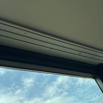 Perde Montajı Hatalı Ve İlgisiz Servis