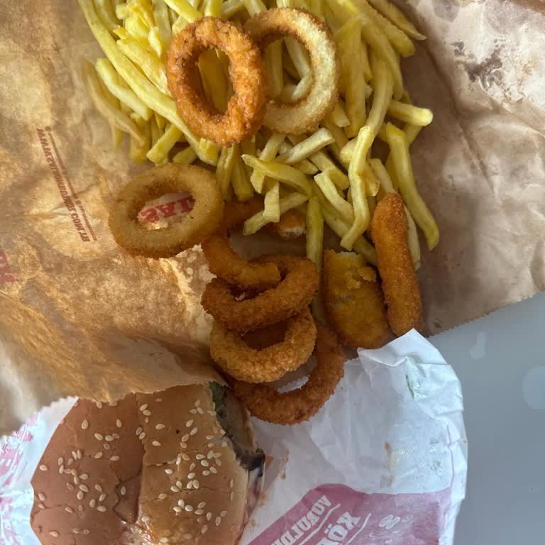 Salon Burger’den Gelen Bayat Yemekler İçin İade Talebi