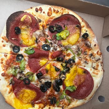 Yanmış Ve Yanlış Malzemeli Pizza İçin Yemeksepeti'nden İade Talebi