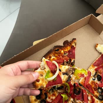 Yanmış Ve Yanlış Malzemeli Pizza İçin Yemeksepeti'nden İade Talebi