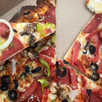 Yanmış Ve Yanlış Malzemeli Pizza İçin Yemeksepeti'nden İade Talebi