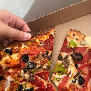 Yanmış Ve Yanlış Malzemeli Pizza İçin Yemeksepeti'nden İade Talebi