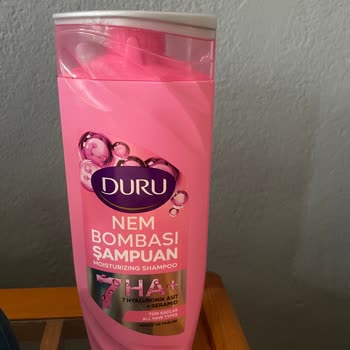 Duru Nem Bombası Şampuanı Kullanıcıda Şiddetli Saç Dökülmesine Sebep Oluyor
