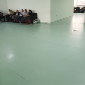 Kardiyoloji Bekleme Alanındaki Kalabalık Ve Yatak Eksikliği Hastaları Zor Duruma Düşürüyor