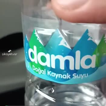 Damla Su İçerken Suratını Çizen Su Kapağı