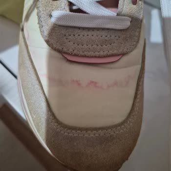 Lacoste Kadın Sneakers'te Renk Akması Ve İç Astar Yıpranması Üretim Hatası Şikayeti