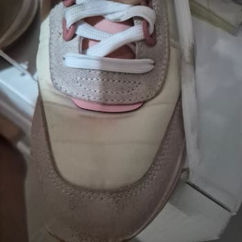 Lacoste Kadın Sneakers'te Renk Akması Ve İç Astar Yıpranması Üretim Hatası Şikayeti