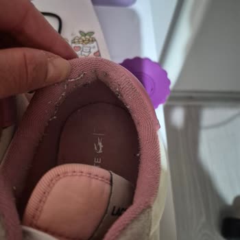 Lacoste Kadın Sneakers'te Renk Akması Ve İç Astar Yıpranması Üretim Hatası Şikayeti