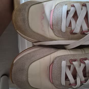 Lacoste Kadın Sneakers'te Renk Akması Ve İç Astar Yıpranması Üretim Hatası Şikayeti