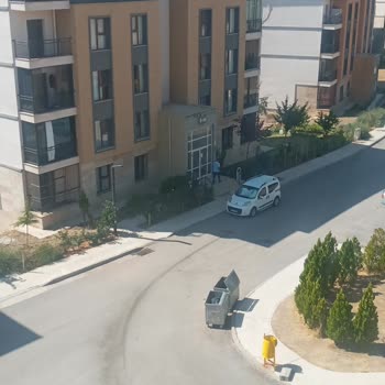Temizlik Personeline Maske Ve Eldiven Sağlanmıyor, Çöp Taşıma Koşulları Uygun Değil