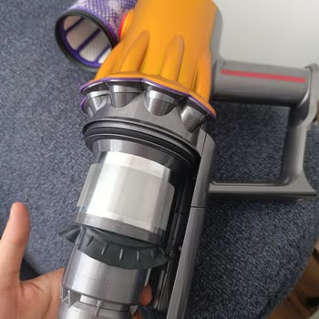 Dyson V12 Servisinde Kullanılmış Gövde Ve Çıkarılamayan Hazne