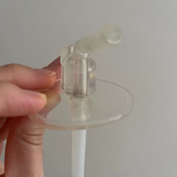 Küflü Pipet Nedeniyle Bebek Matarası Kullanılamaz Duruma Geldi