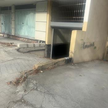 Büyükçekmece Belediyesi Fen İşleri Otopark Girişini Beton Ve Kumla Kapattı, Çözüm Üretilmedi