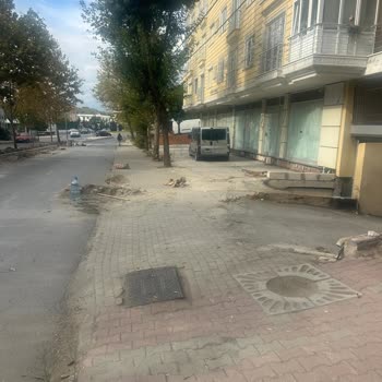 Büyükçekmece Belediyesi Fen İşleri Otopark Girişini Beton Ve Kumla Kapattı, Çözüm Üretilmedi