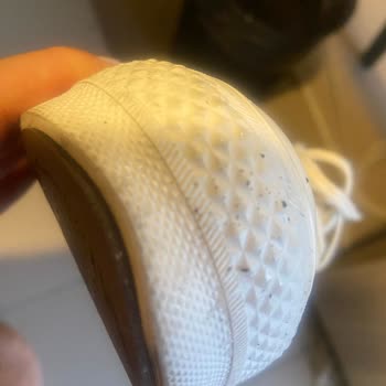 Ayıplı Converse Sneaker Tabana Ayrılması Ve Değişim Reddi