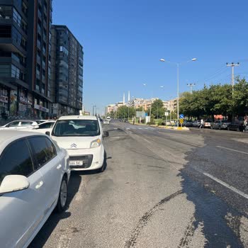 Şanlıurfa Hastane Girişi Yokuşunda Aşırı Hızlı Araçlar Can Güvenliğini Tehdit Ediyor