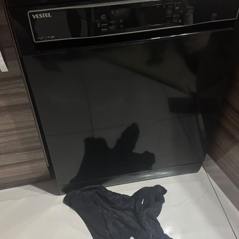 Vestel Bulaşık Makinesinde Alttan Su Sızıntısı Ve Üst Model Satışıyla Zorlamaya Çalışması