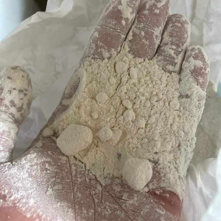 BİM Nora Unu Kalitesiz, Poğaçalar Yenilemez Ve Kötü Koku