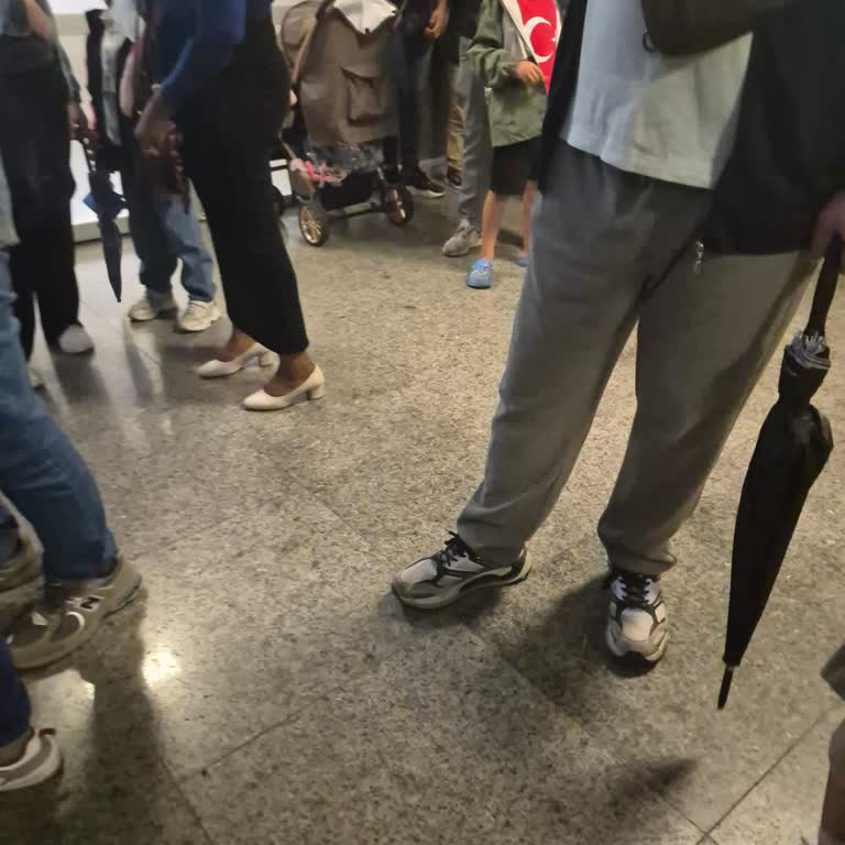Tuzla Devlet Hastanesi Randevu Saatinde Aşırı Kalabalık Ve Havasız Bekleme Ortamı