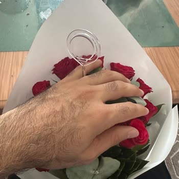 Çiçek Sepeti'nden Büyük Buket Yerine Küçük Ve Solmuş Çiçekler Gönderildi
