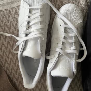 Adidas Superstar Ayakkabısında Renk Ve Üretim Farklılığı, Değişim Talebi