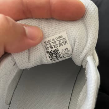 Adidas Superstar Ayakkabısında Renk Ve Üretim Farklılığı, Değişim Talebi