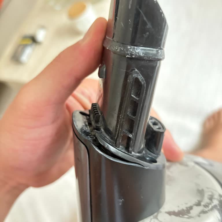 Philips 9000 Şarjlı Dik Süpürge Parçası Kırıldı, Garanti Kapsamında Ücretsiz Değişim Talebi