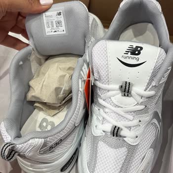 Yapıştırıcı Kokulu Ve İzli New Balance Ayakkabılarda İade Reddi
