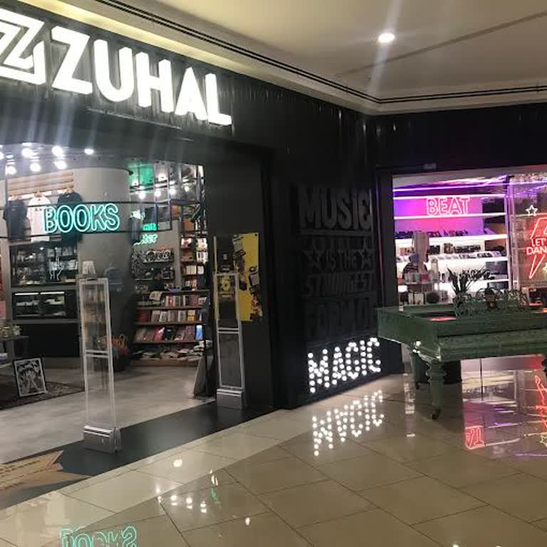 Zuhal Müzik Mağazasında Çalışanın Alaycı Ve Saygısız Tutumu
