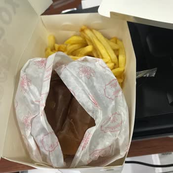 Trendyol’da Yanıltıcı Görseller Ve Kalitesiz Burger