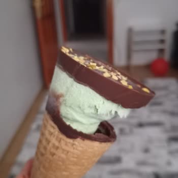 Şok Market'ten Alınan Cornetto Dondurmanın Yarı Kısmı Boş Ve Hijyen Endişesi