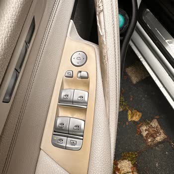 BMW 520i İç Kapı Döşemelerinde Erken Solma Ve Aşınma